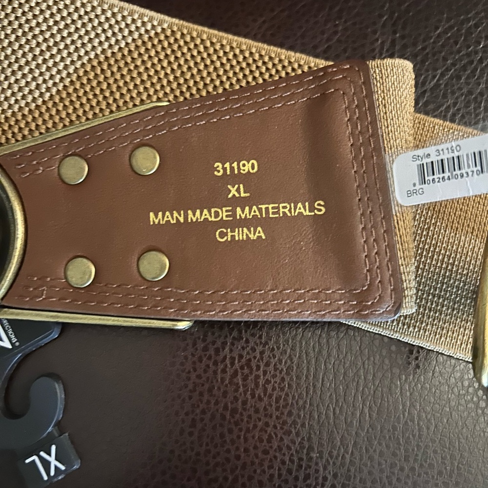 NWT Wide Brown Stretch Belt - Picture 2 of 4
